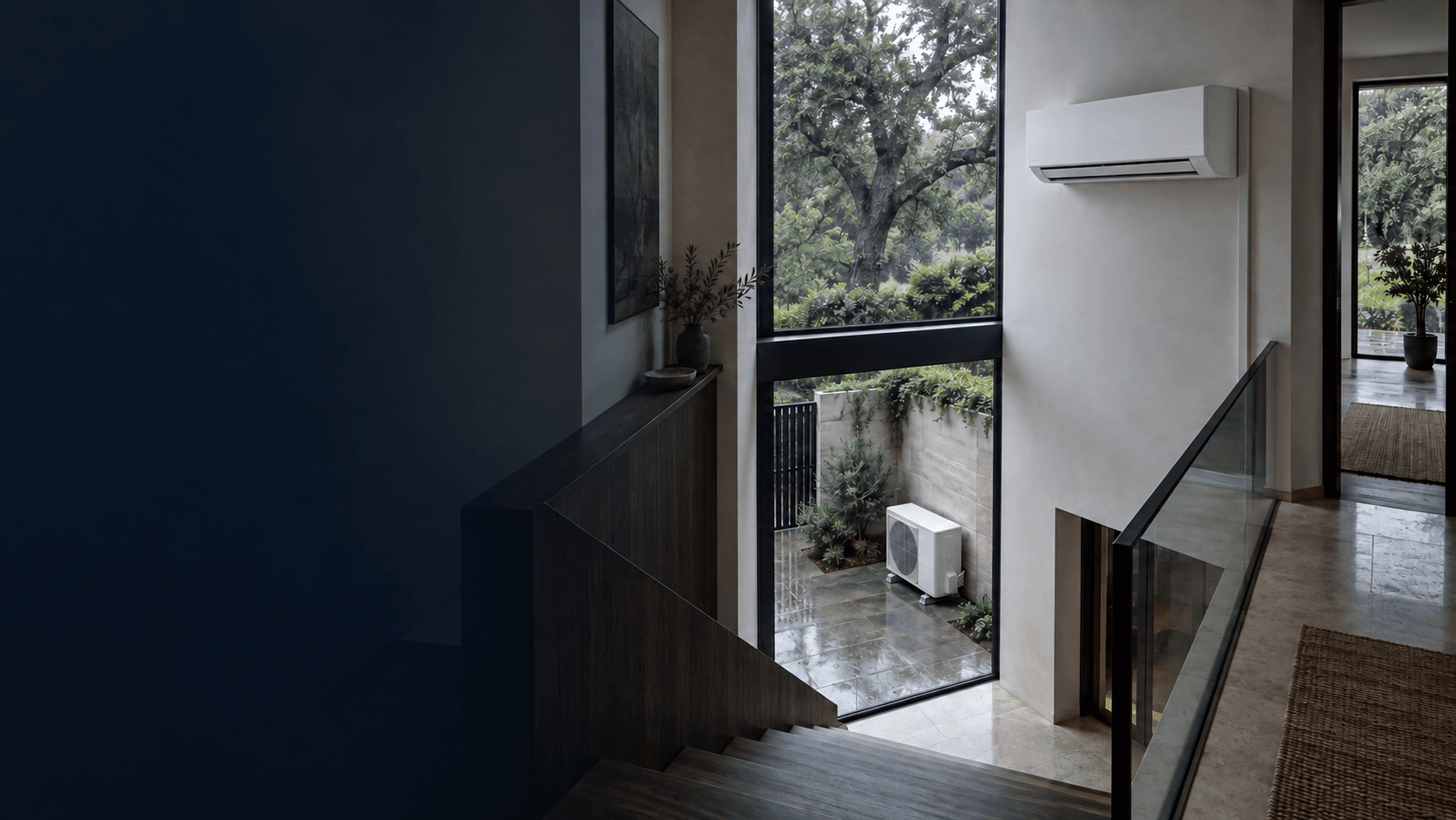 Instalación de aire acondicionado en Las Rozas de Madrid — Split mural completo y condensadora exterior conectados visualmente entre dos niveles de una vivienda — Mitsutec